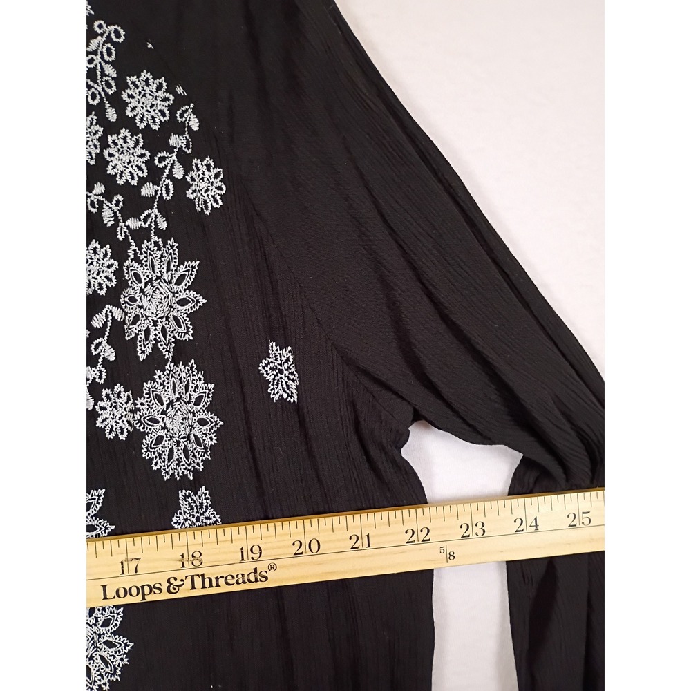 Boho Catherines Women 1X Black Floral Embroidered Cold Shoulder Rayon Top - Picture 4 of 9